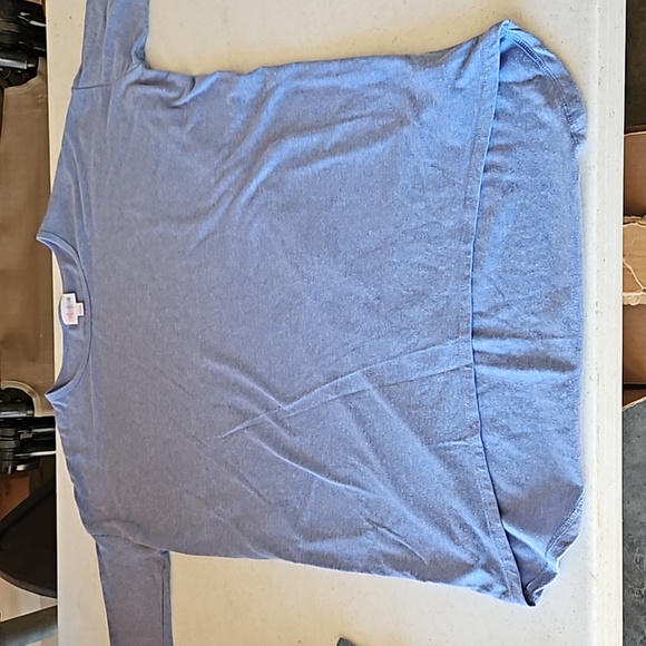 Bundle of 2 LuLaRoe tops - Picture 3 of 5